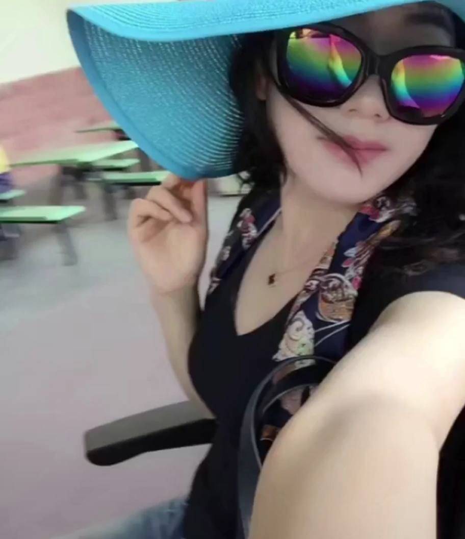 男人的梦中情人,千万粉丝的网红沈丹, 如何从离异村妇成名的呢?