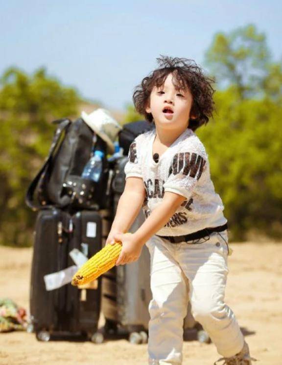 有种"整容式"长大叫邹明轩,年仅10岁就粗腰肥腿,到底经历了啥_爸爸