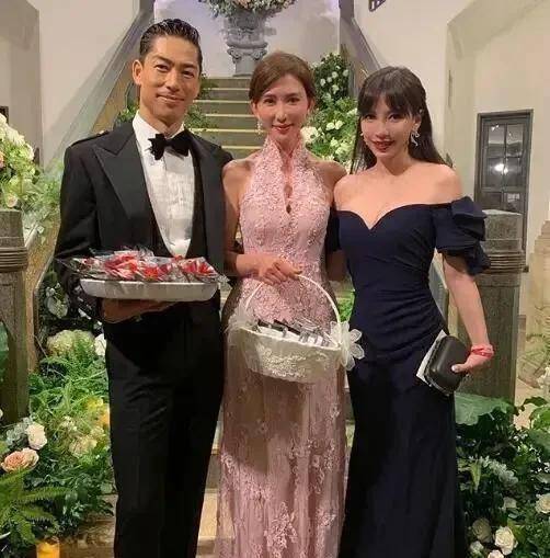 林志玲婚礼五套婚纱盘点,老公亲自设计主纱,44岁终于嫁给了爱情_礼服