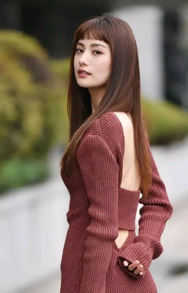 171的身高,离不开会呼吸的大长腿!林珍娜的颜值非常高.