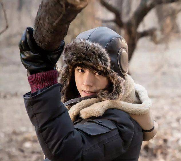 王俊凯新剧照帅炸屏,气质不比胡歌差,跟文淇合作走实力派路线!