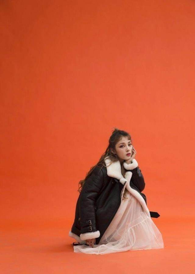 美妆博主真的只能看脸pony全身照曝光粉丝心碎_化妆_照片_视频