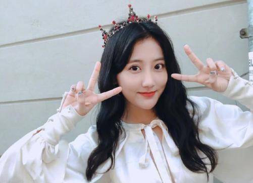 李艺彤接受媒体采访,总结出道历程,曝出未来男友标准_吐槽_能力_业务