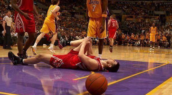 看了姚明的膝盖,詹皇的白胡子你就明白什么叫做伟大_科比_韦德欧文