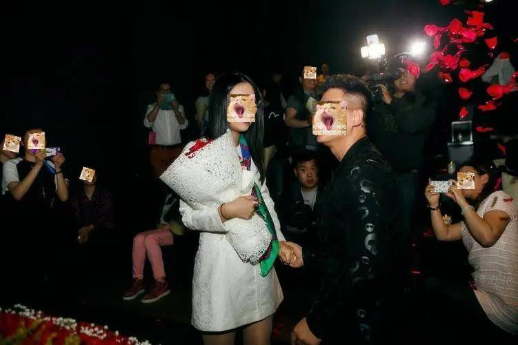 后劲太大,情侣反应比彩蛋精彩,人民网评论意味深长_李木子_对方_暖暖