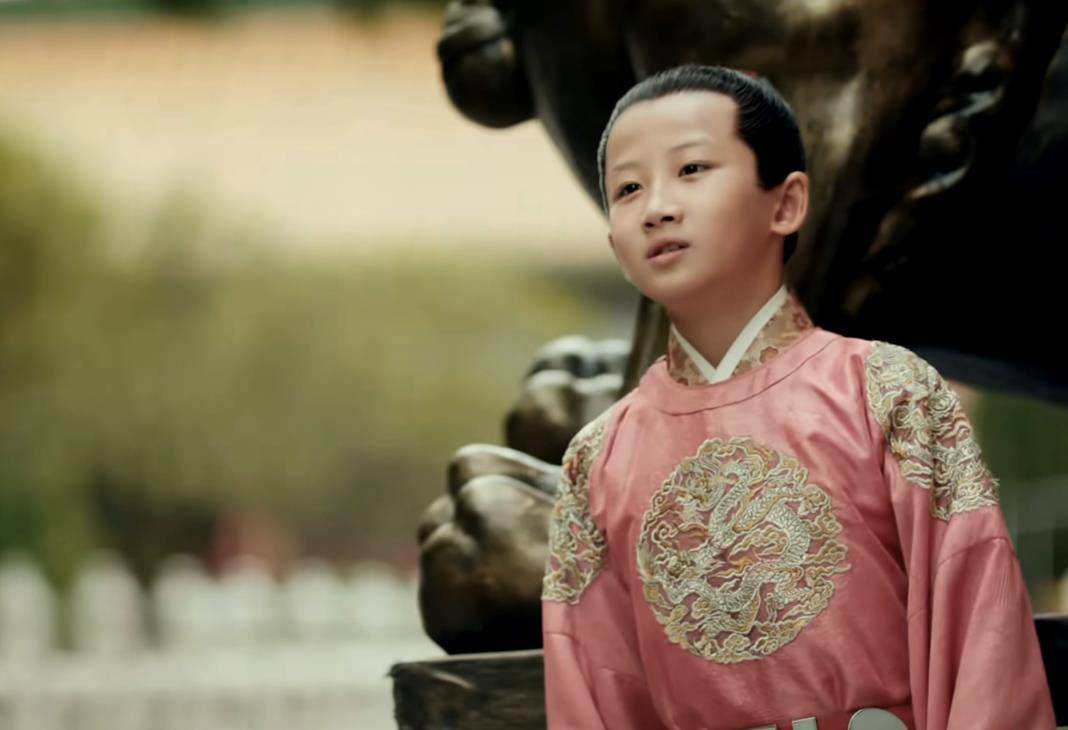 土木堡之变发生的时候,朱祁镇早已亲征,并结婚生子,朱祁钰的儿子也