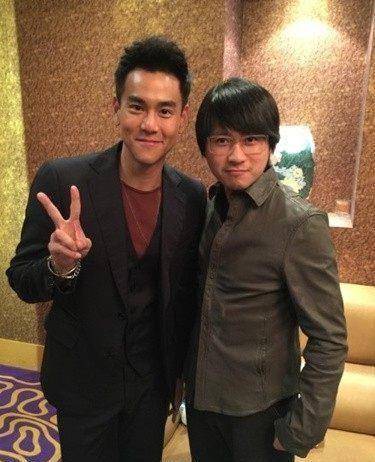 有趣的是,他在《明月几时有》中饰演历史传奇人物——神枪手"刘黑仔"