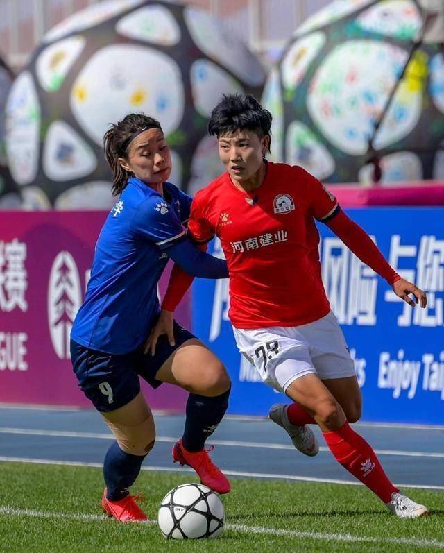 女足教练娄佳慧亲自上阵,1进球1助攻!_娄佳惠_球员_贡献