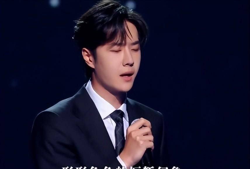 香港这一夜,刘德华成龙好燃,华晨宇王一博丢人,张柏芝真的好美_表演