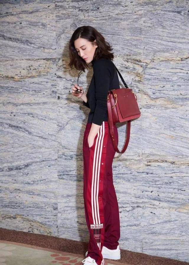 欧阳娜娜的运动裤,古力娜扎的运动裤,明星们为何穿的这么好看?