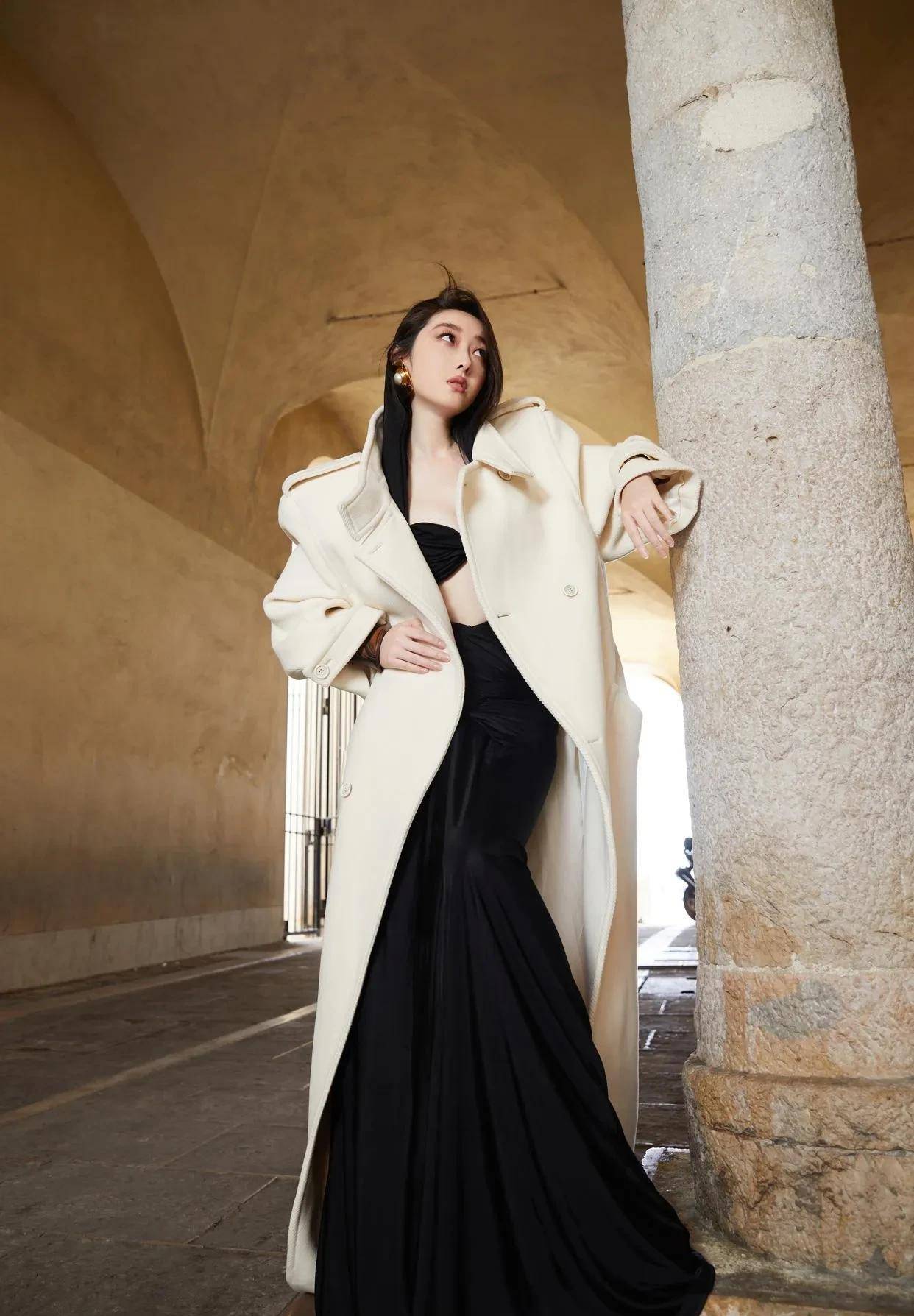 蒋梦婕,时尚又保守的红毯造型,让人看不懂_身材_作品_长裙