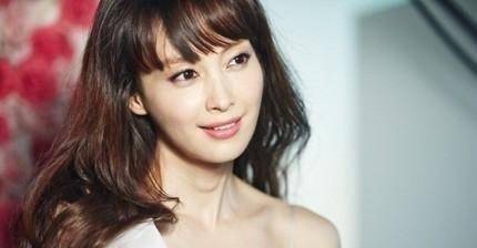 李娜英虽然嫁给了男神,但依旧十分低调,很少秀恩爱,一直默默做着元彬