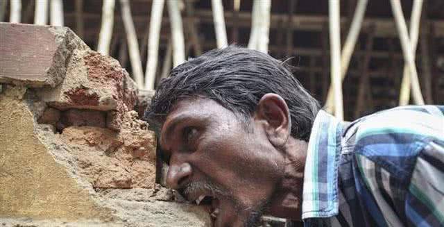 印度一男子得怪病,每天必须吃砖头,已经吃了一座屋了_国家_评论_诱惑