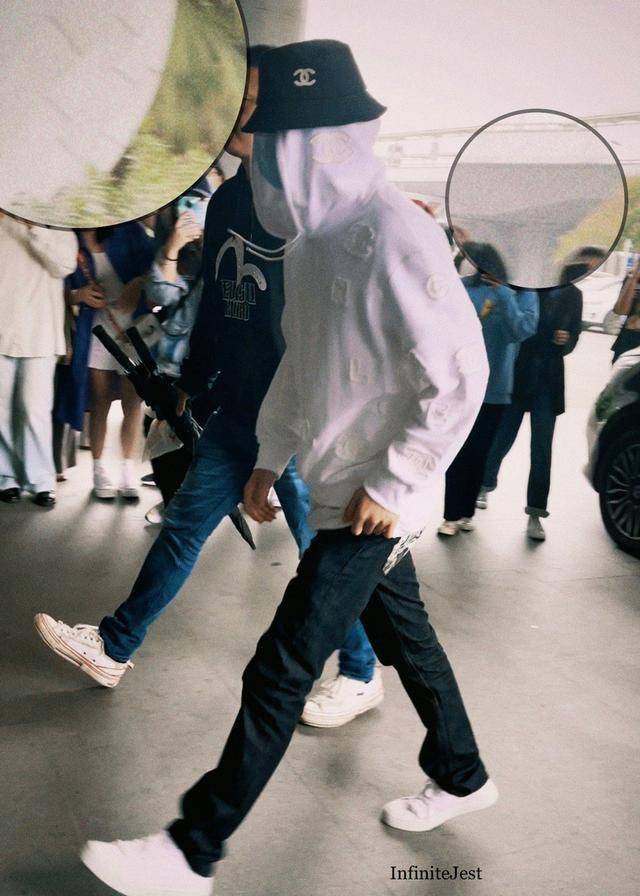 无惧风波,王一博一身香奈儿亮相,白色鞋子无疑成关注焦点!