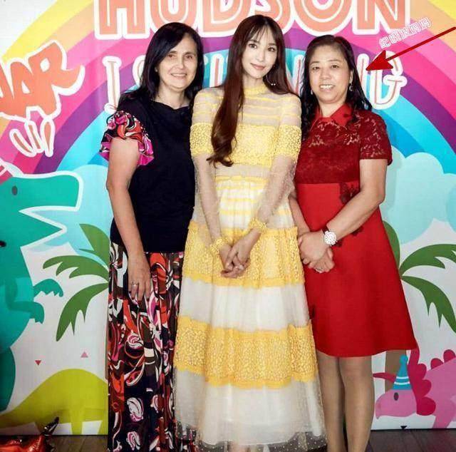 最近几天,吴佩慈现身塞班岛视察准婆婆正在建设中的酒店,她当然不会