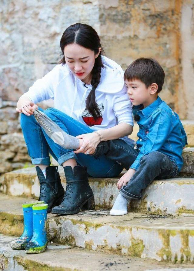 她比郭晶晶还低调,老公是圈子里的低调富豪,家里的狗值700万_霍思燕