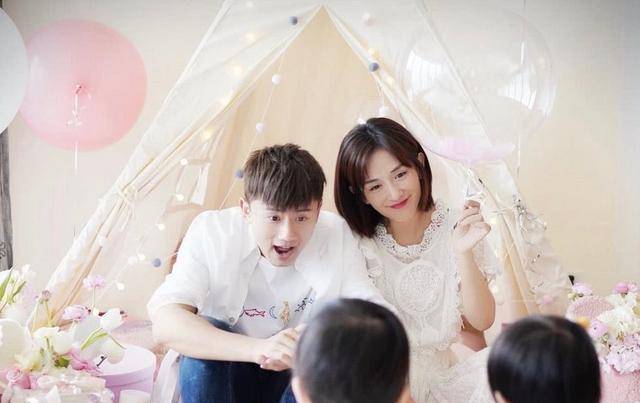 谢娜利用二胎热搜,成功宣传与何炅易烊千玺新节目《朋友请听好》_张杰