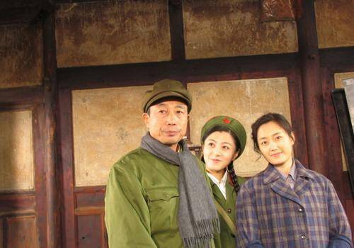 嚣张孙海英:儿子2岁瘫痪,二婚娶张丰毅前妻,怒怼冯小刚装洋蒜_时候