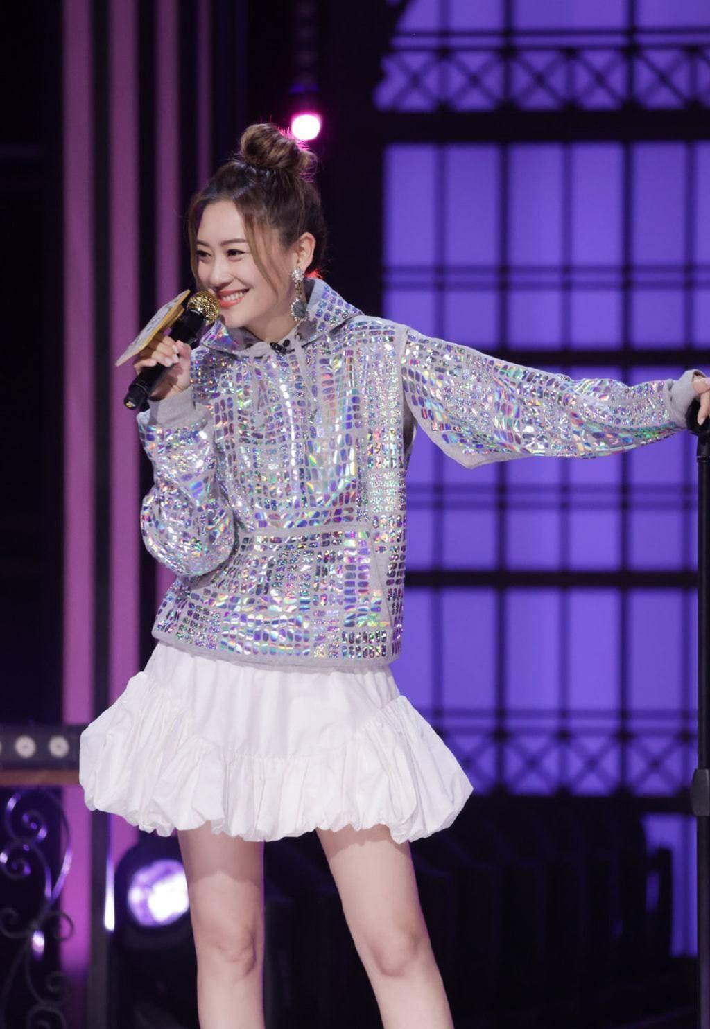 《听姐说》应采儿力数陈小春「多宗罪」,「我是大哥本人」_儿子_丈夫