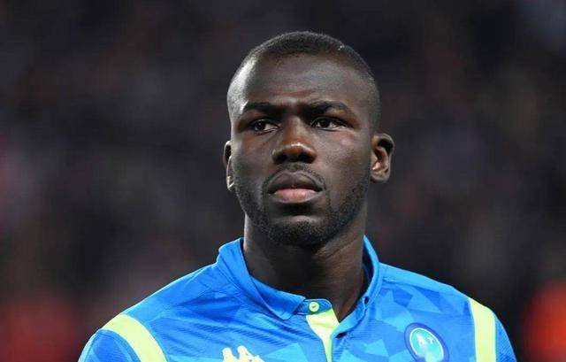 卢西奥力挺"小熊",大罗想办法租借小阿扎尔,库利巴利适合国米_西甲