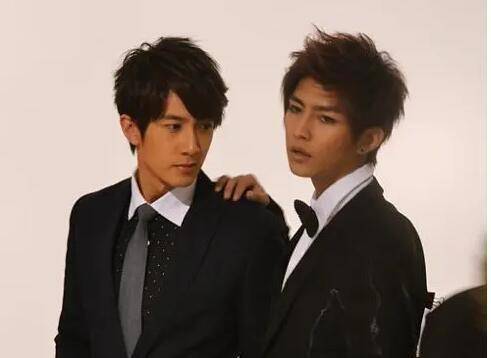 吴尊带妻子上综艺,晒16岁合照,曾隐婚出道,如今塑造好丈夫人设_林丽吟