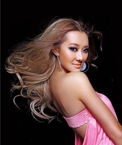 其实爱戴早在2004年底就已经是大红特红了,而且一度还被网友们称为是