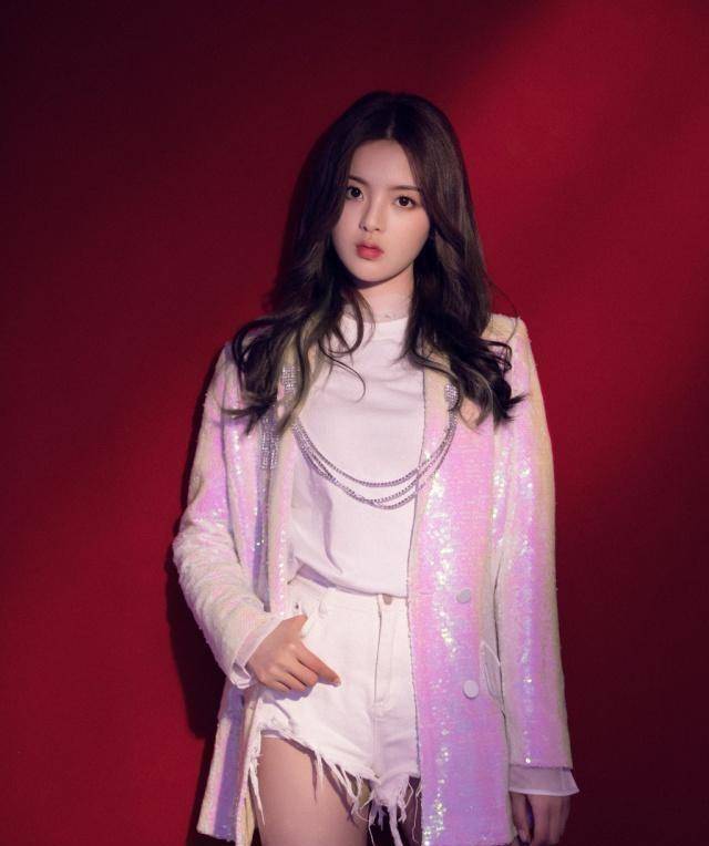 首期女明星人气榜,她当选第一名实在太奇怪?_超越_榜单_火箭少女