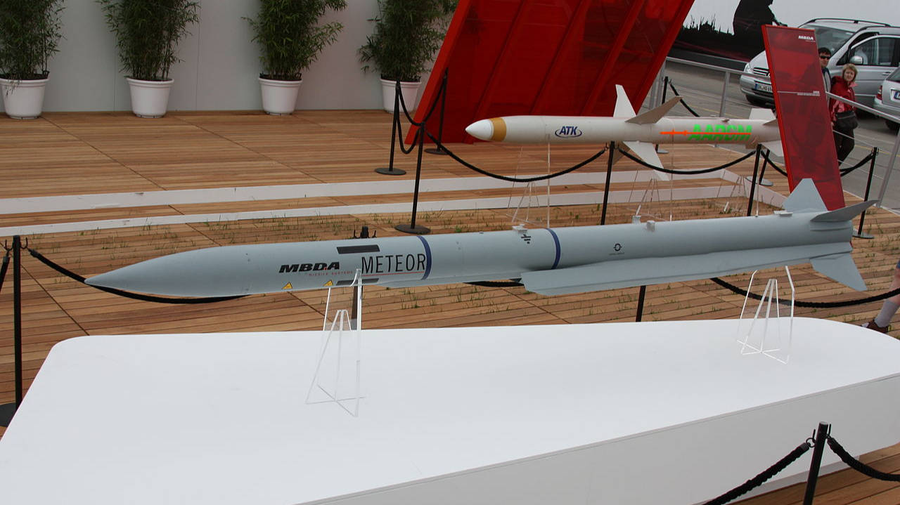 第二款:meteor"流星"导弹它是美国的一款先进中程空对空导弹,被广泛