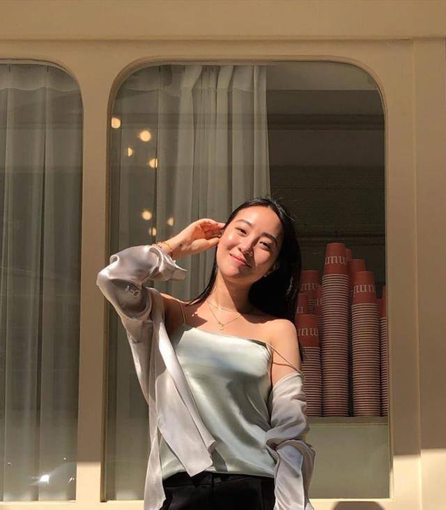 杨佑宁老婆melindawang的好感穿搭术,好气质果然是最好的配饰!