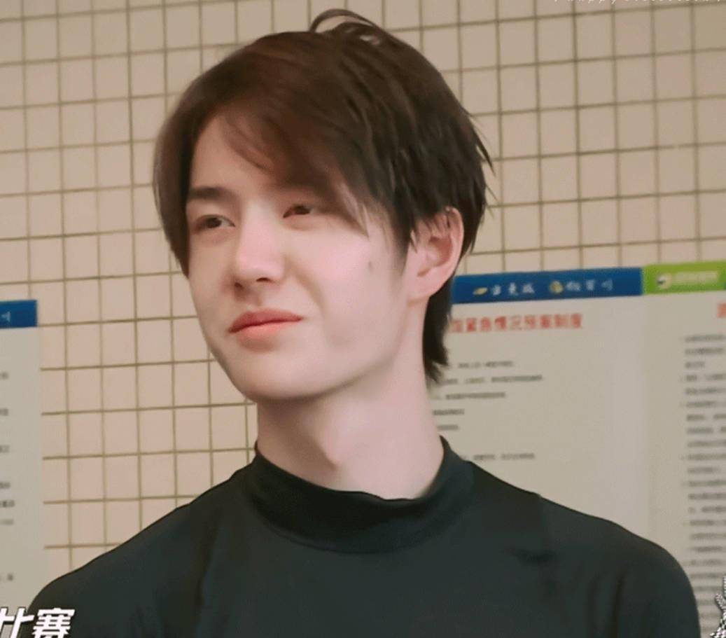 王一博素颜太惊艳,刚泳完泳皮肤吹弹可破,网友羡慕:年轻就是好_时候