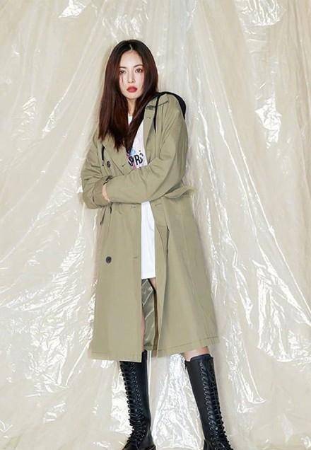 但是"下衣失踪"依旧延续了自己的风格,泫雅的身高比较矮,所以露腿的穿