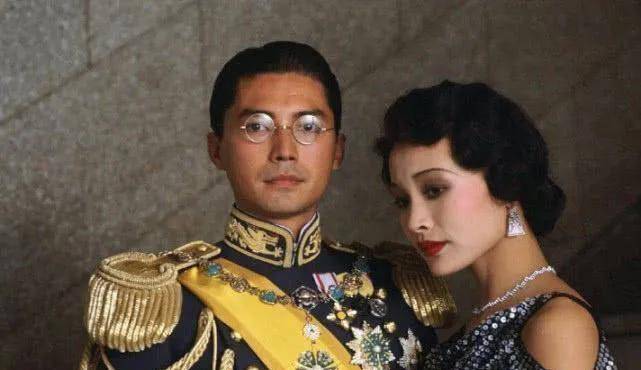 原陈冲问尊龙:"你仔细看看我们,不是很般配吗?"_女明星_不知道_友情