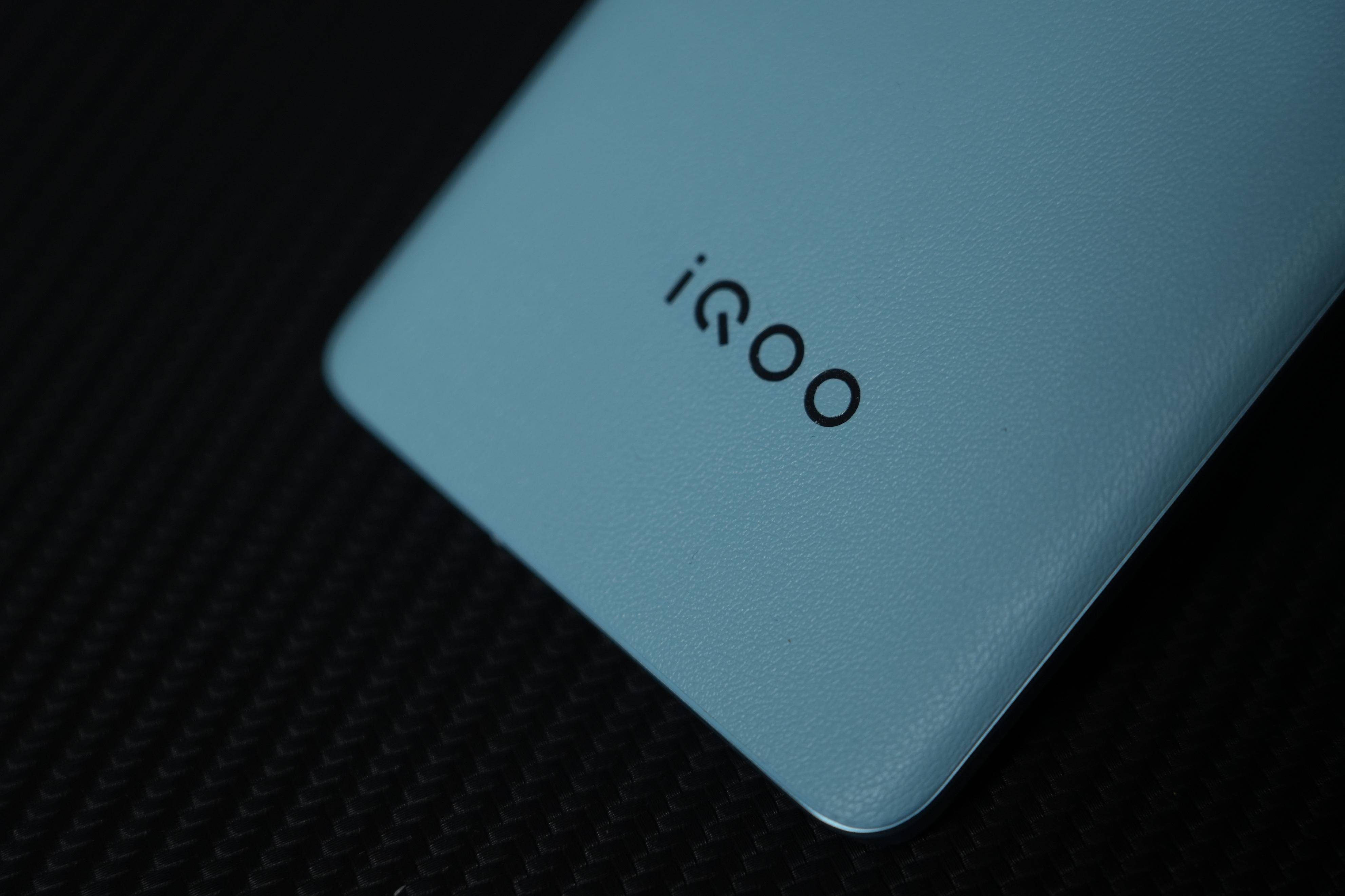 亚运会电竞手机iQOO11S快评测:应该没有比Ta更强的直板旗舰!