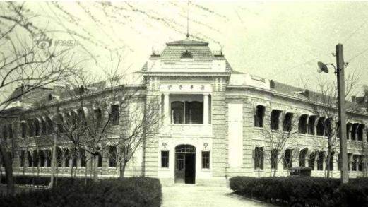 却因体检不过关而落榜,此时的他显然不甘心,后来将叶鸿眷改为叶企孙