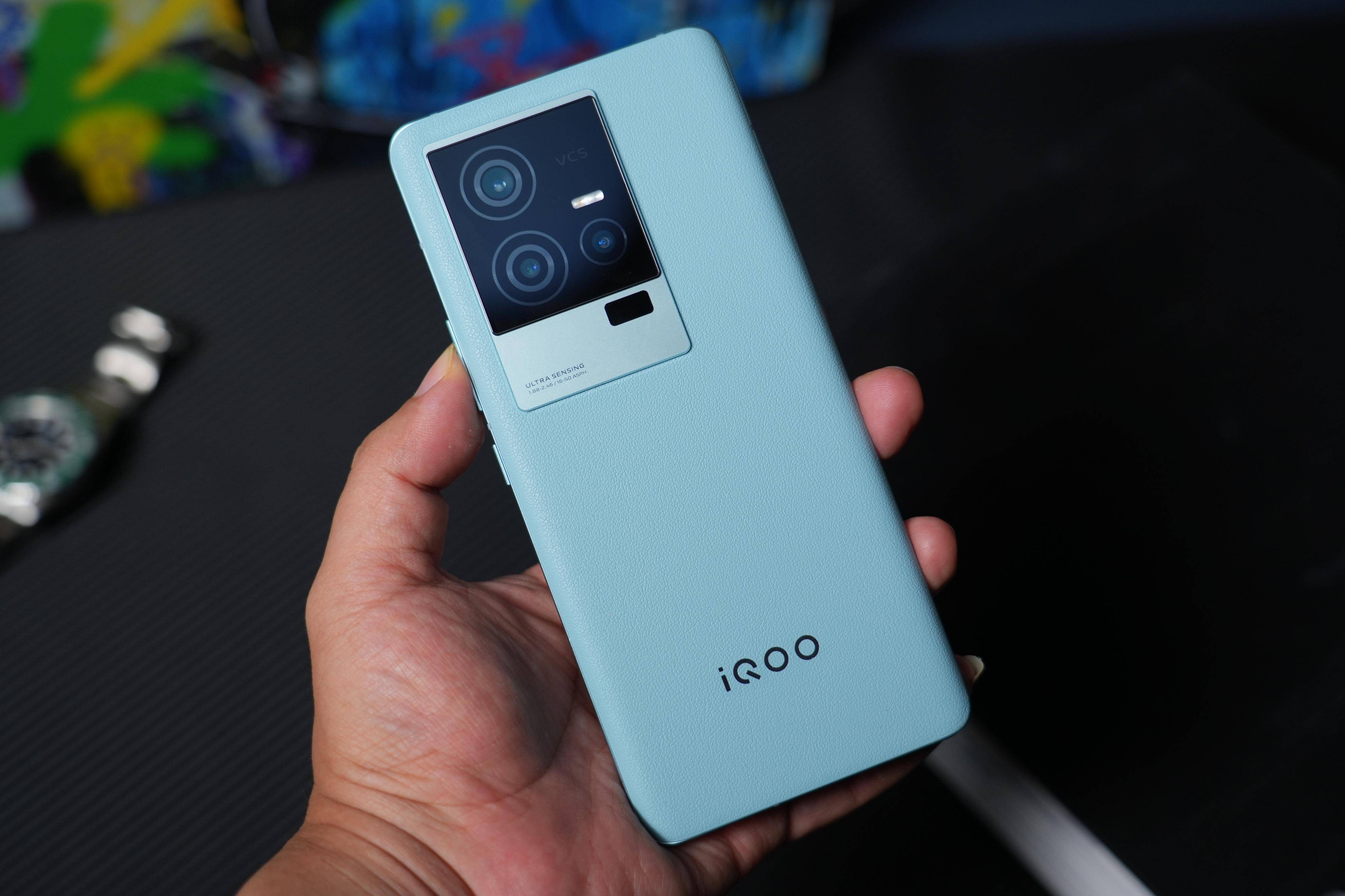 亚运会电竞手机iQOO11S快评测:应该没有比Ta更强的直板旗舰!