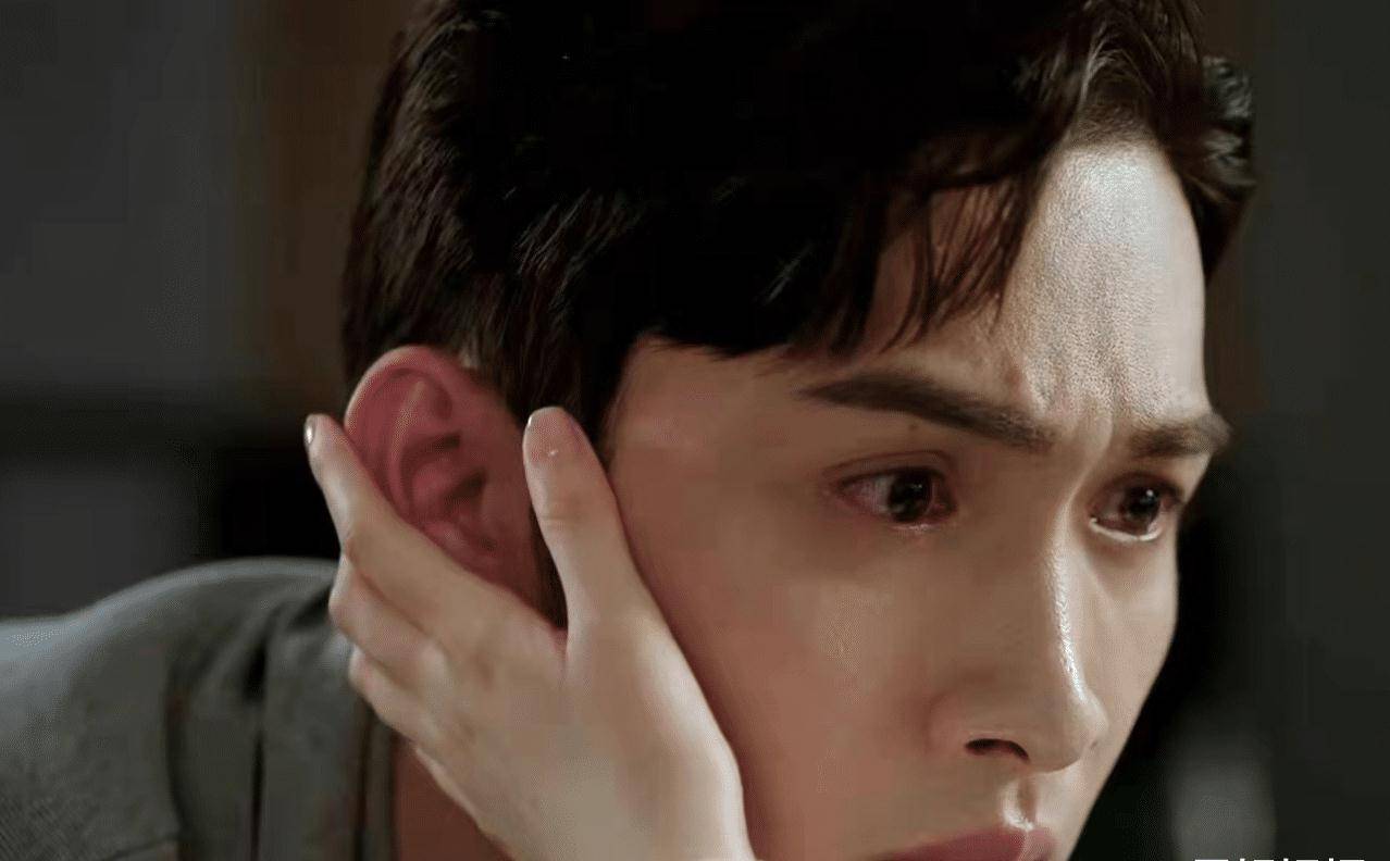 张艺兴戴xl码的帽子,毛不易想整容,娱乐圈的大头艺人还有他们!