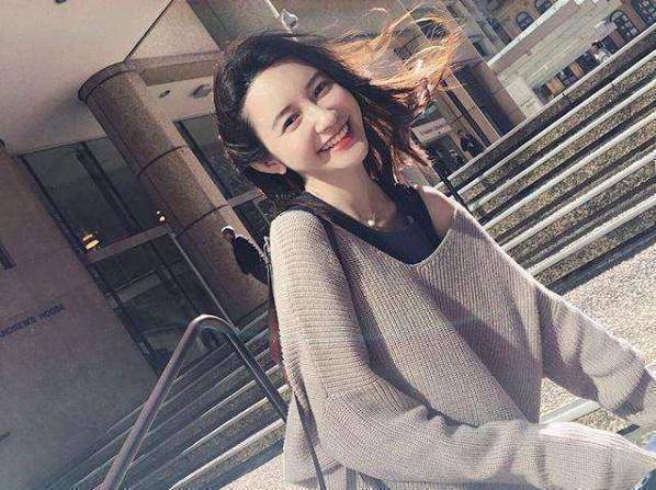 总裁夫人董花花风波后首谈幸福感:我们依然是我们_蒋凡_公司_爱犬