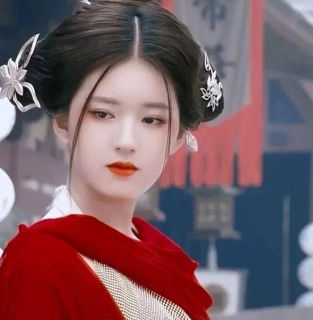 《且试天下》:杨洋赵露思假两件石膏鞋抢镜,网友喜欢小名拼息夕_丰息