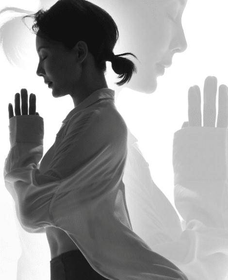 陈数晒瑜伽照迎接1月,体态优雅天鹅颈吸睛,零赘肉大长腿引人羡_线条