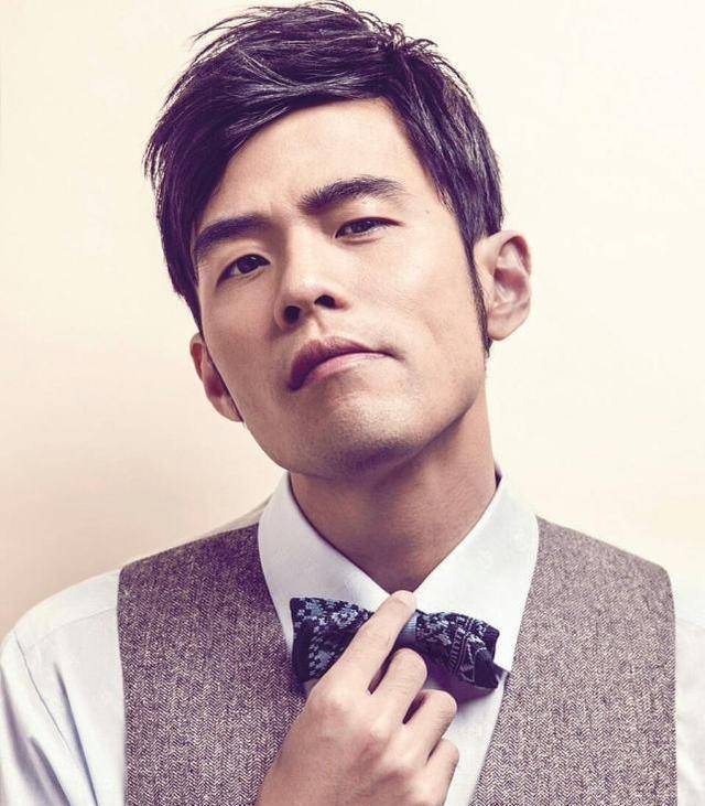 周杰伦模仿者接代言产品上写"周口杰伦",网友:张江学友不服_明星_团队