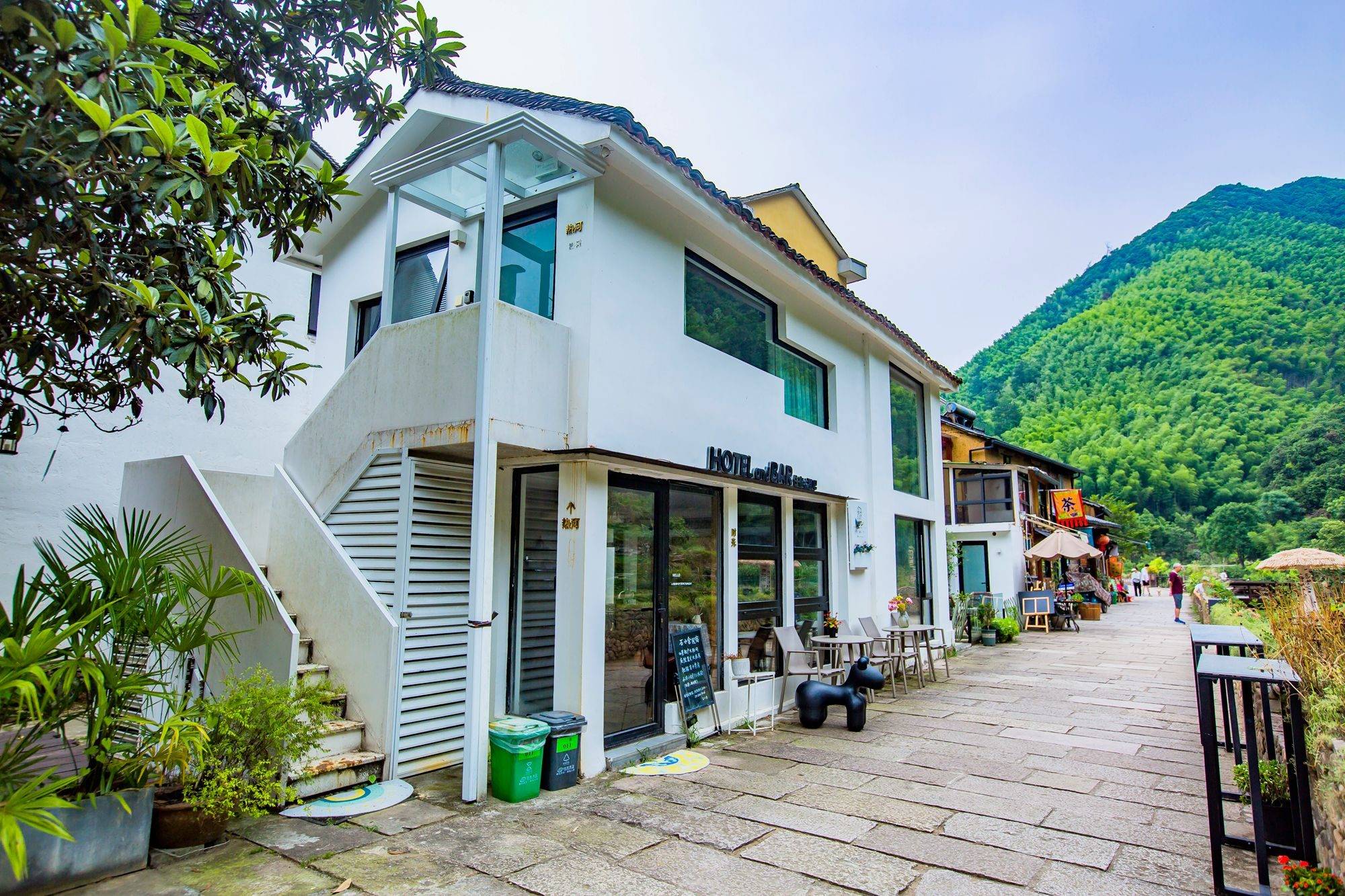 杭州桐庐有一座石舍村,环境优美,闲适静逸,是夏季避暑的好去处
