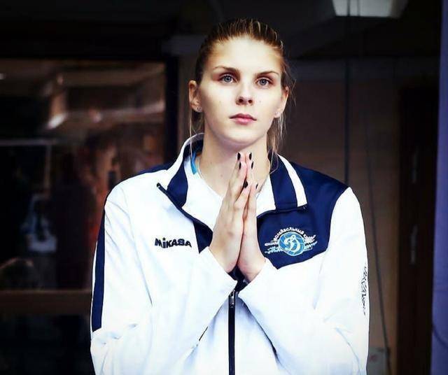 在进攻,拦网方面的能力比较均衡,是俄罗斯女排现役球员中优秀的副攻手