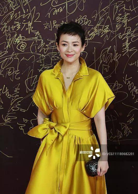 华表红毯女星真是狼人,章子怡造型翻车杨幂搭档郭敬明关晓彤被赞_裙子
