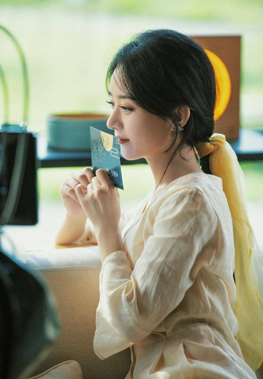 赵丽颖清新甜美中秋写真,清新脱俗的气质让人心旷神怡_外表_来自_人们