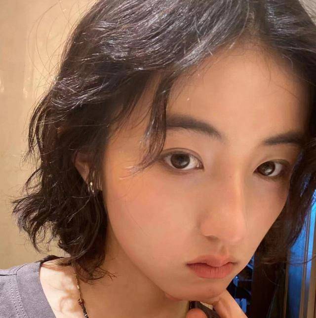 张子枫工作室就盗图事件道歉,原博主也回应表示接受_质疑_照片_风评