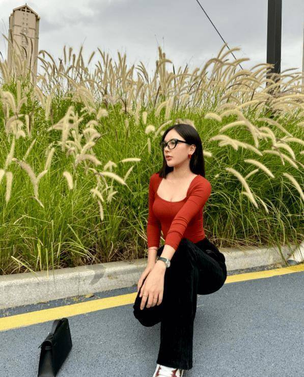 通过日复一日的自律和努力,如我所愿,练出女友的小腹马甲线,美臀美腿