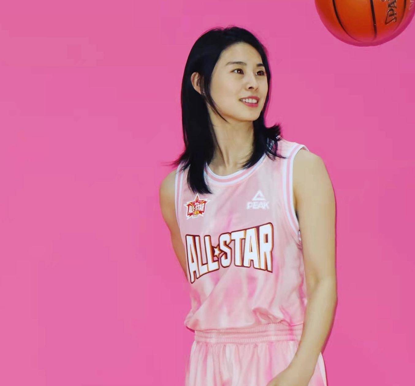 王思雨在山东女篮开始职业生涯,2014年,王思雨加盟了八一女篮,王思雨