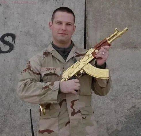 1947年7月6日苏联生产ak47_镀金_莱瓦_手枪