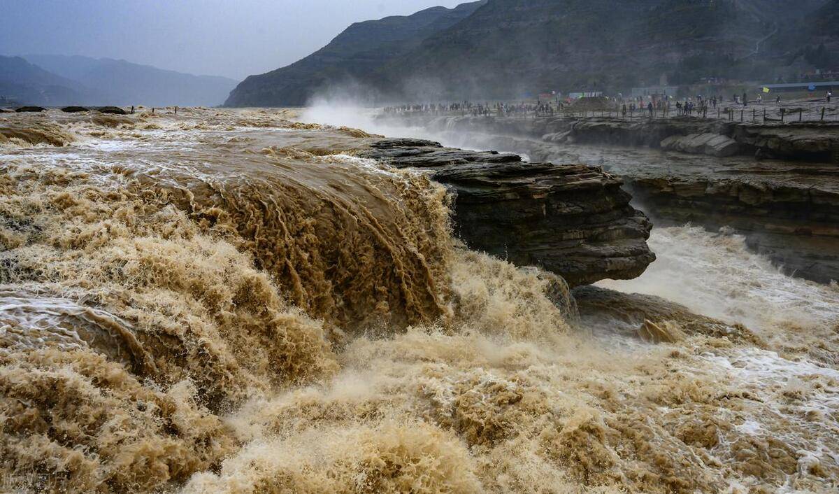 一,景点介绍壶口瀑布被誉为"黄河第一瀑",是黄河上最大的瀑布群之一.