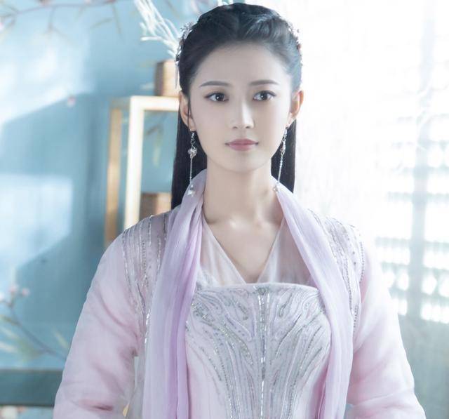 陈钰琪总演古装发际线令人担忧!